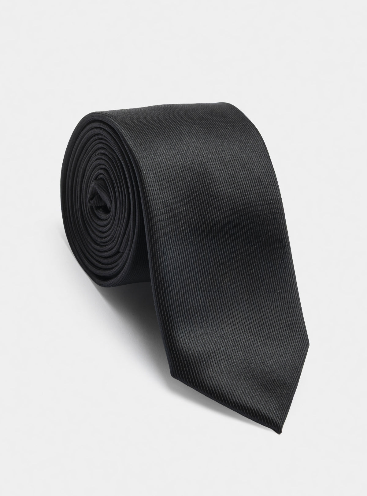 Smal svart slips
