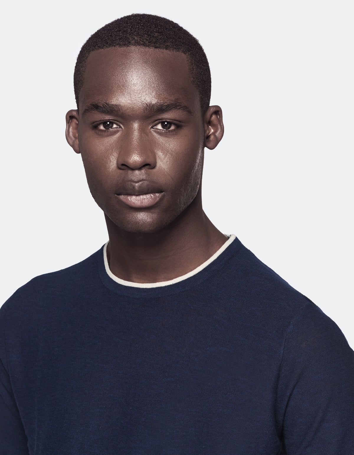 T-shirt i bomull och linne med kontrastdetaljer