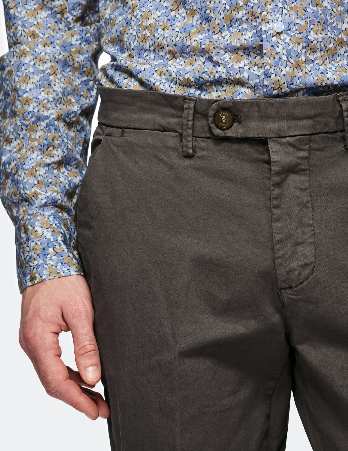 Chinos i gabardin